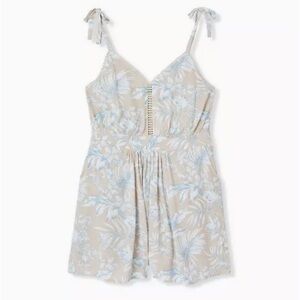 Torrid Floral Crinkle Romper Size 2X Shorts Plus‎ Size Smocked Back